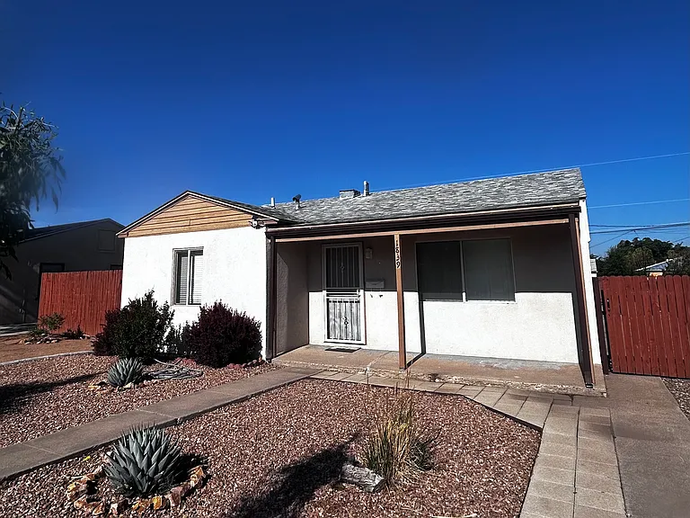 1839 Palomas Dr NE — Photo 2