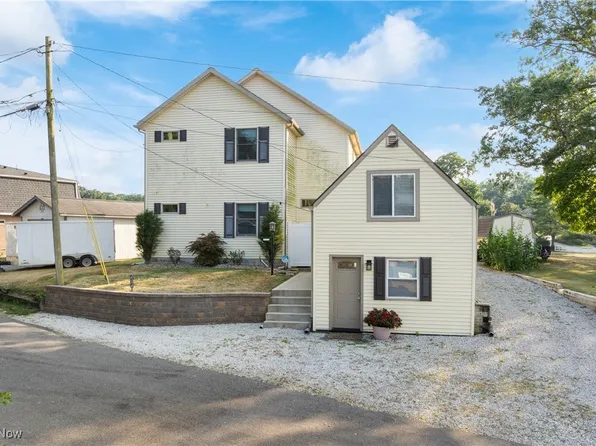 576 Saunders Ave, Akron, OH 44319