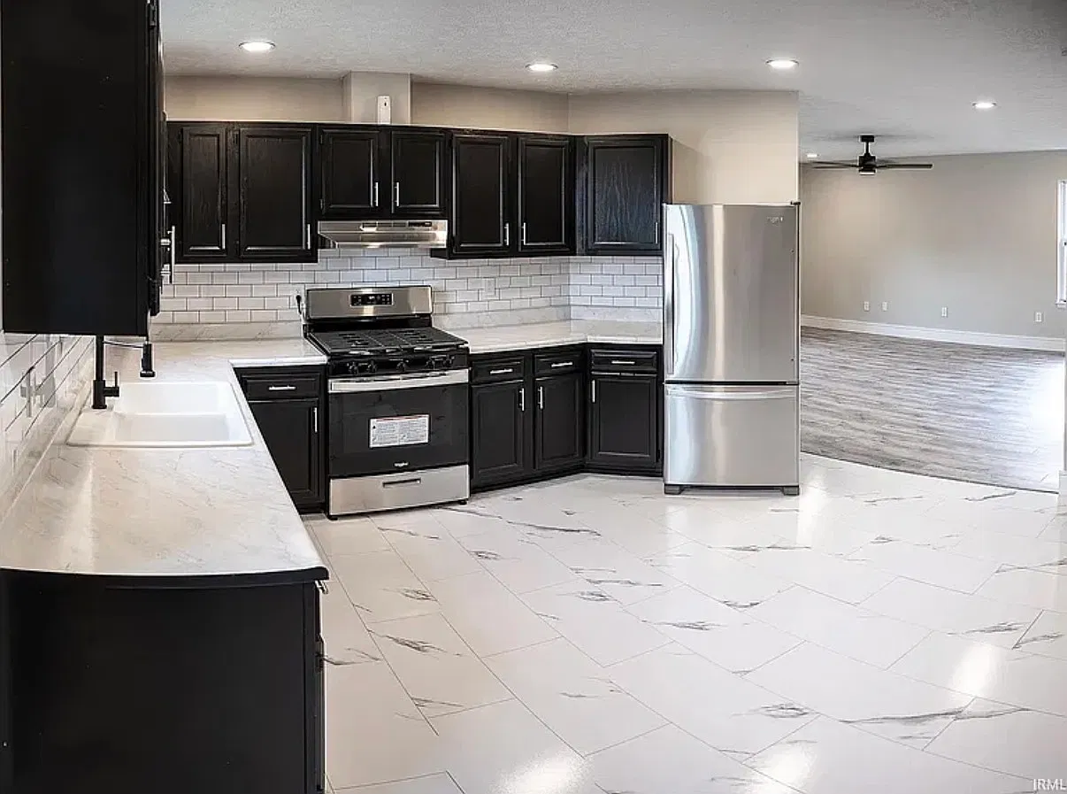 3 bed, 1040 sqft, $1,350 — Photo 3