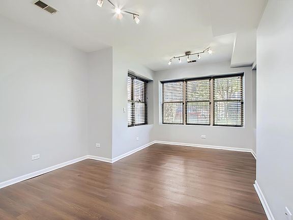 3rd image of 4702 N Monticello Ave #104