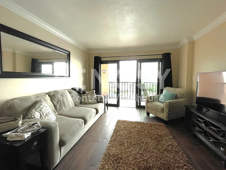 51 Island Way #906 — Photo 4