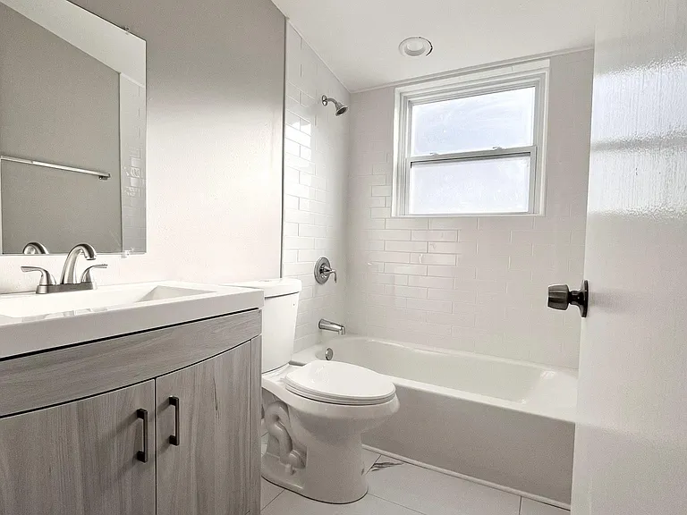 4235 Tholozan Ave #B — Photo 7