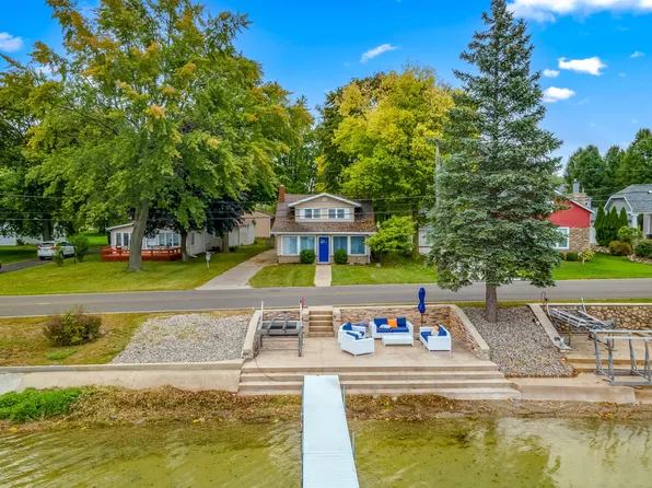 683 Lake Dr, Coldwater, MI 49036