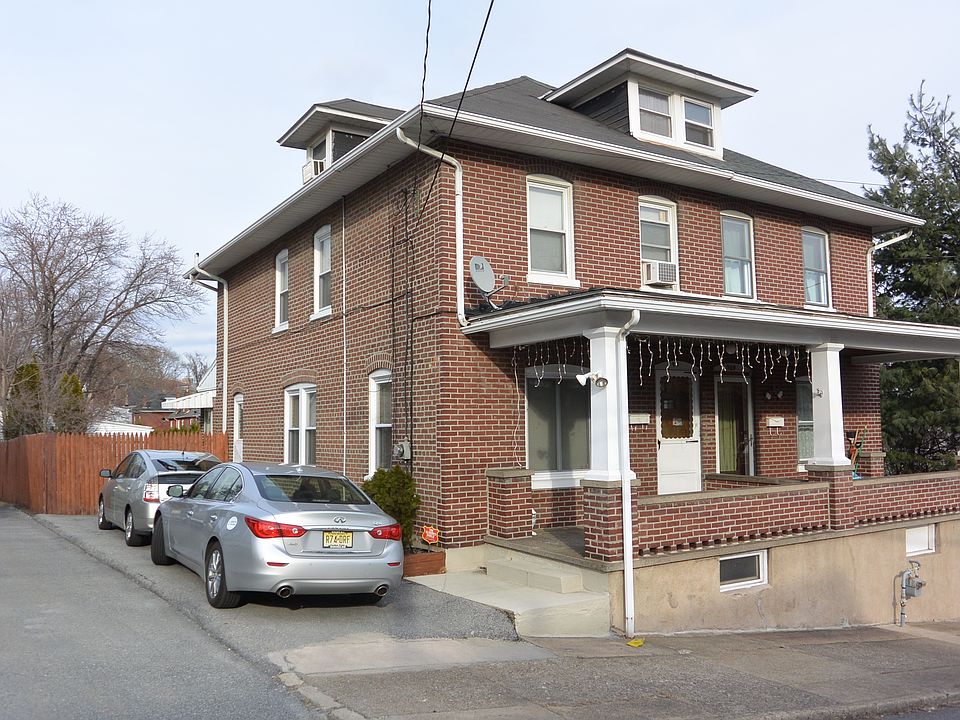 Front with two car pad