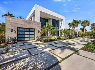 665 Fountainhead Way, Naples, FL 34103