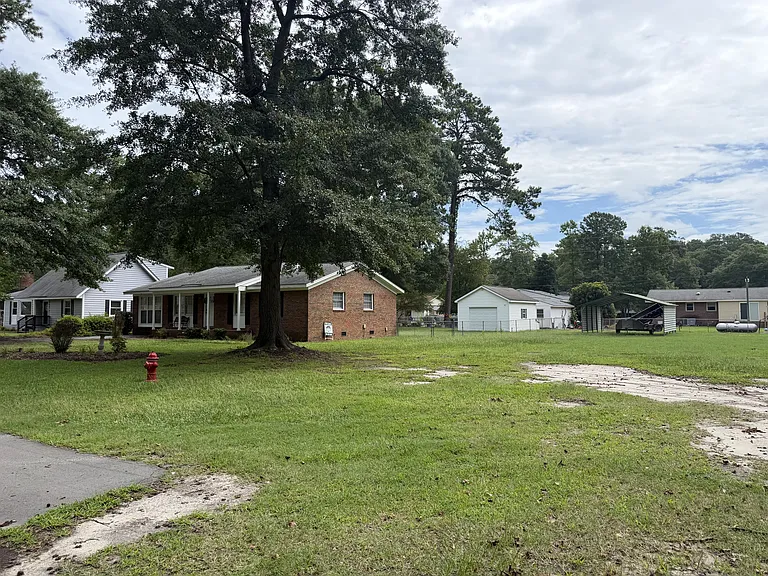 3710 Robinson St — Photo 32