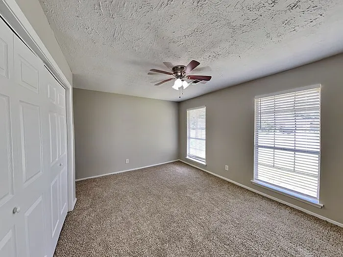 809 Lochmoor Ln — Photo 8