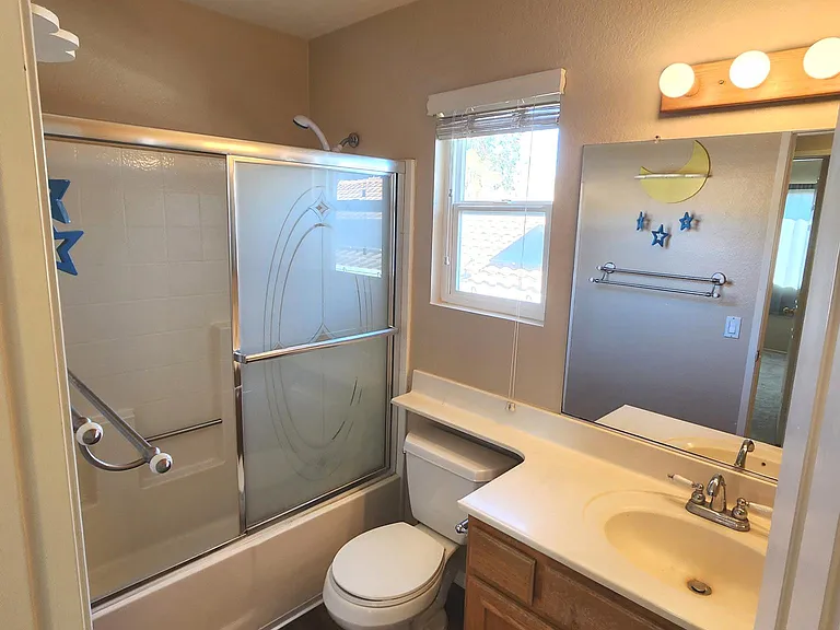 Upstairs hall bathroom