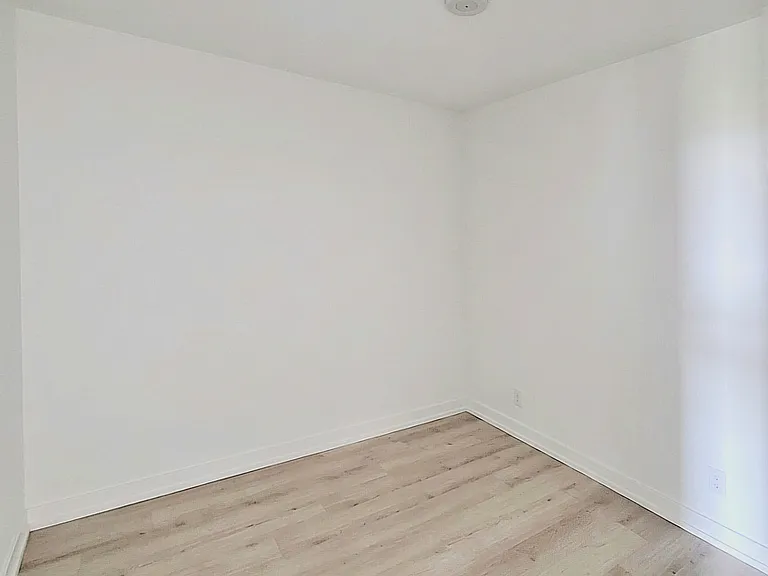 33 Helendale Ave #1613 — Photo 11