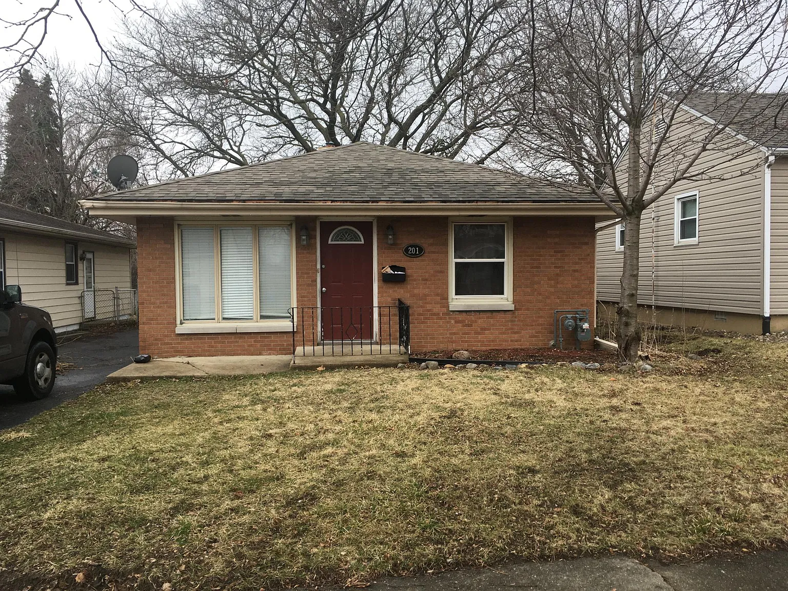 201 Park Dr photo 1