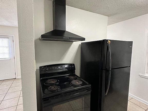 5th image of 320 Park Dr