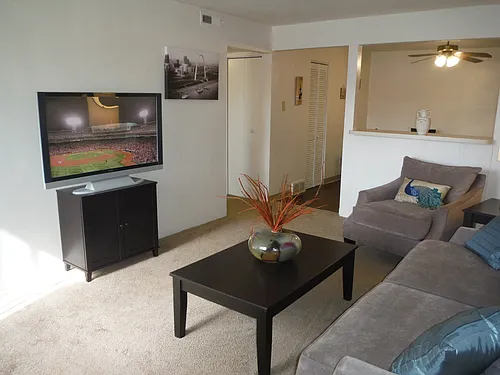 Evergreen Manor Apartments Photo 1
