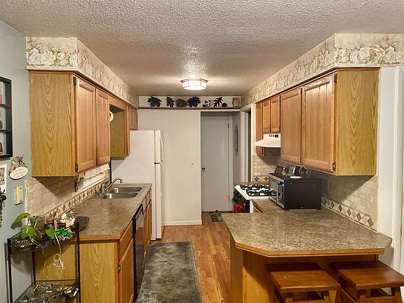 3rd image of 1084 Cadillac Dr
