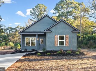 1018 E McIntosh Rd, Griffin, GA 30223