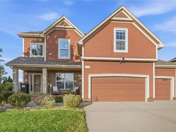 12606 S Laci Cir, Lake Lotawana, MO 64086