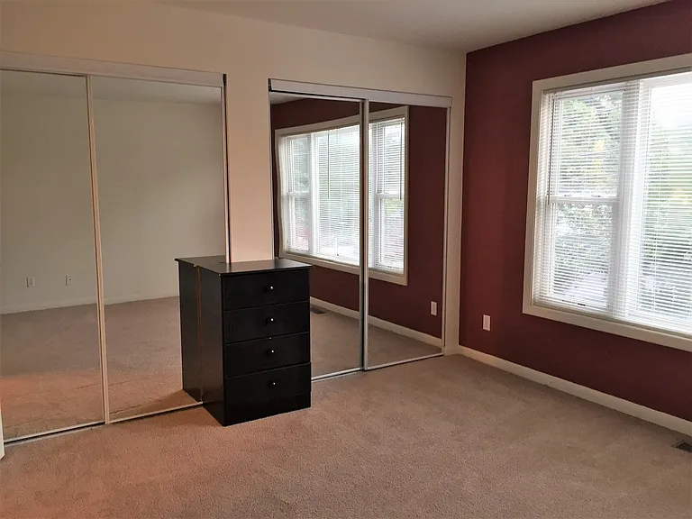 Barney's Place Apartments — Photo 32