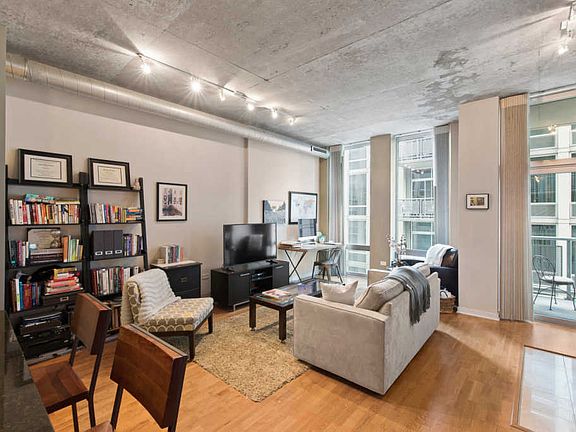3rd image of 700 N Larrabee St APT 903