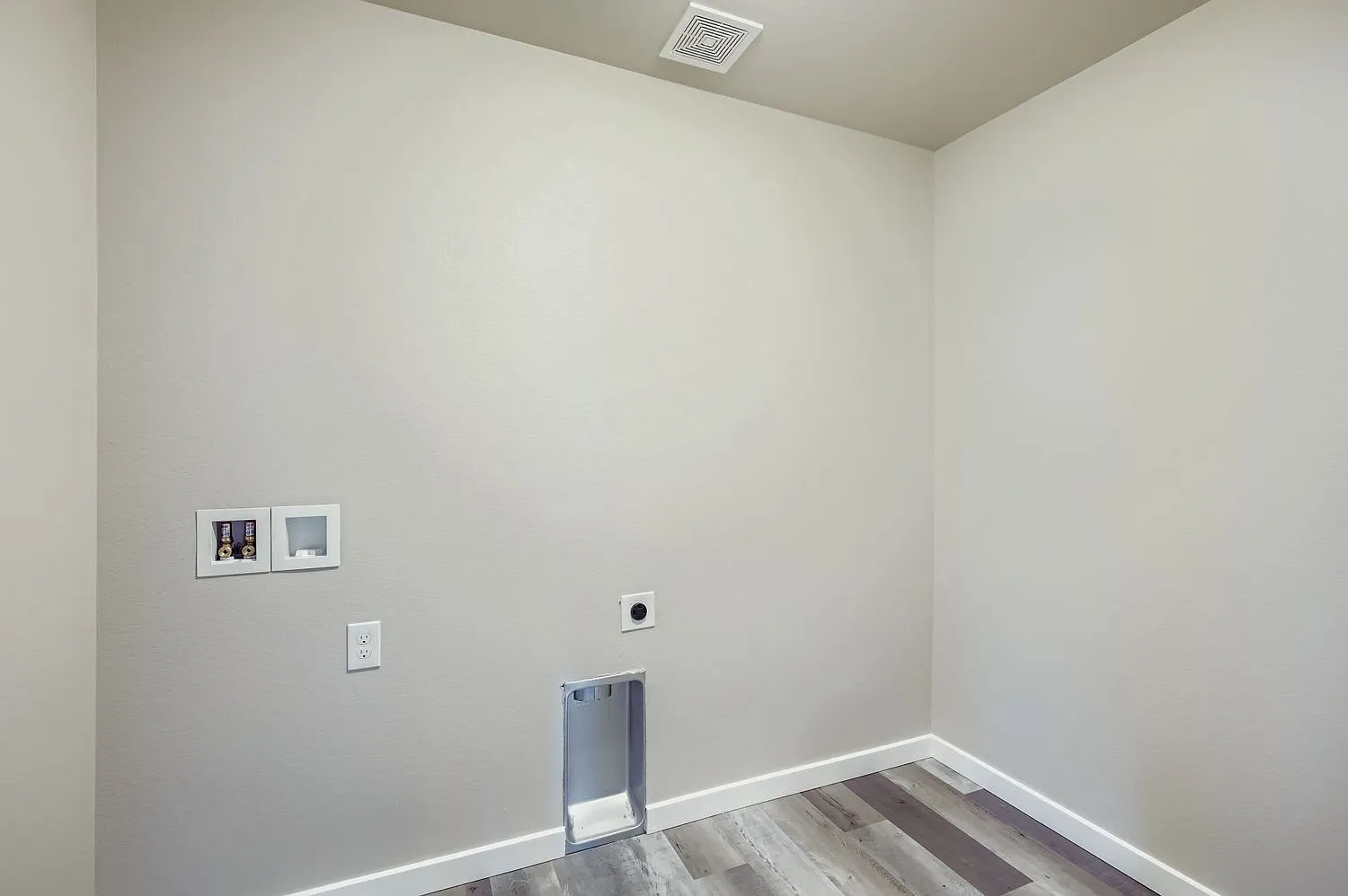4 bed, 3.5 bath, 3967 sqft, $3,295 — Photo 3