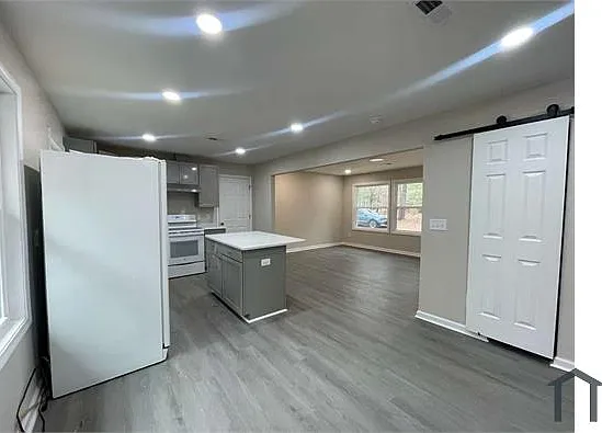 1617 N Main St — Photo 5