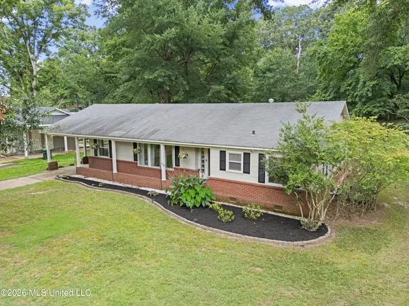 411 Heard St, Senatobia, MS 38668