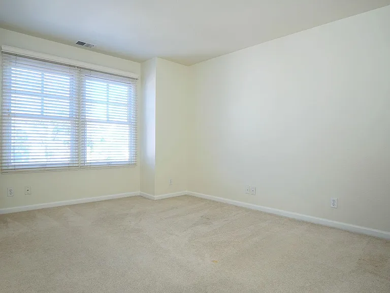 558 Driscoll Pl — Photo 23