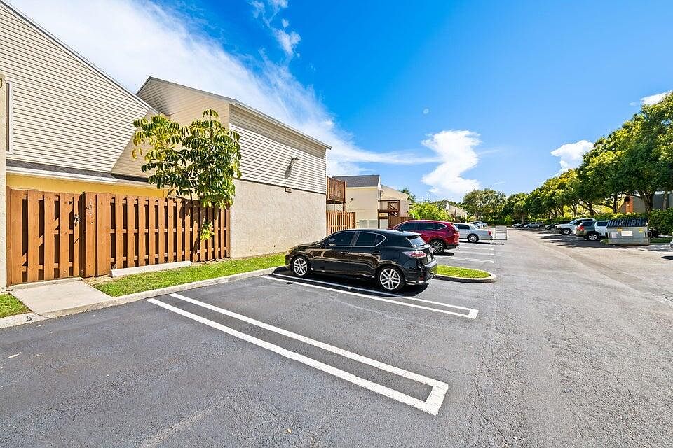1st image of 643 Executive Center Drive #Q-102