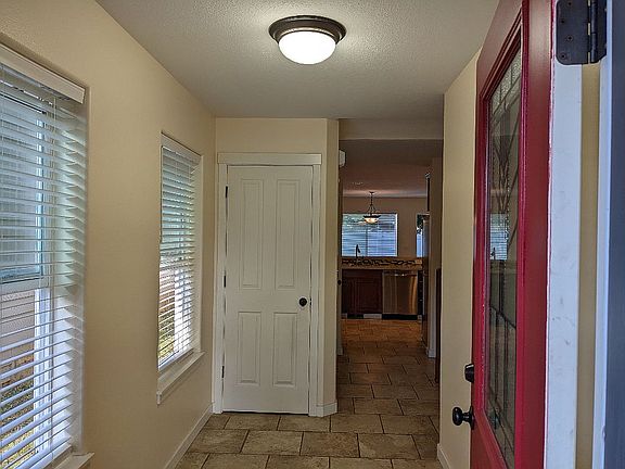 3rd image of 5520 NE 69th Ave