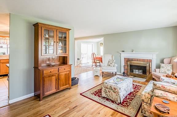5th image of 31 Hillsdale Dr
