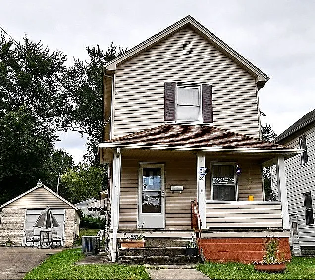 229 S Davis St SE photo 1