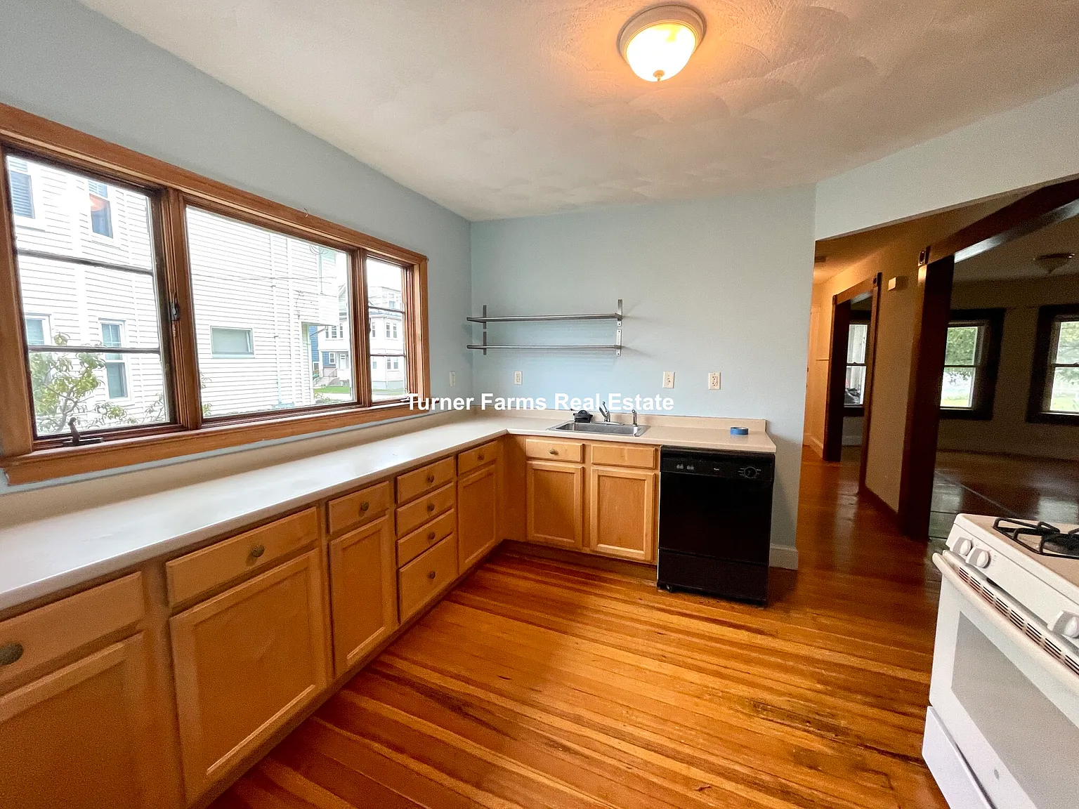 3 bed, 9999 sqft, $4,275 — Photo 1