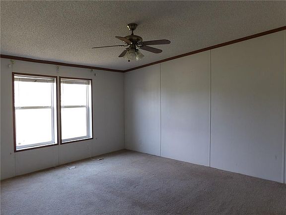 3rd image of 103 W Oak Hill Dr