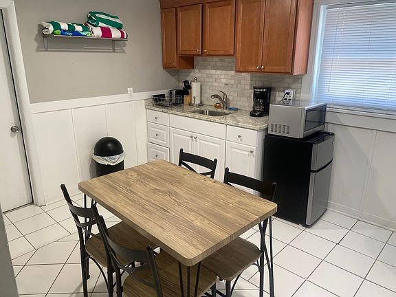 Suite 1 kitchenette