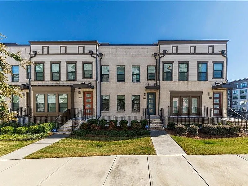 3 bed, 5.0 bath, 2440 sqft, $4,500 — Photo 2