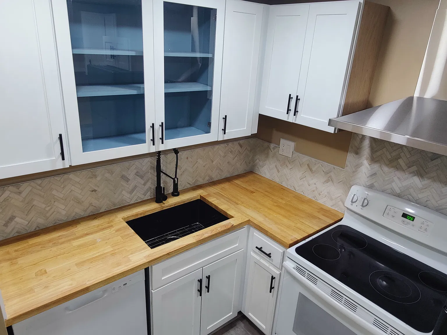 2 bed, 863 sqft, $1,395 — Photo 2