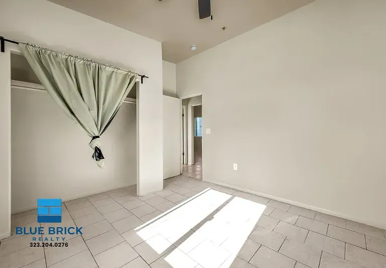 5869 S Figueroa St #3 — Photo 16