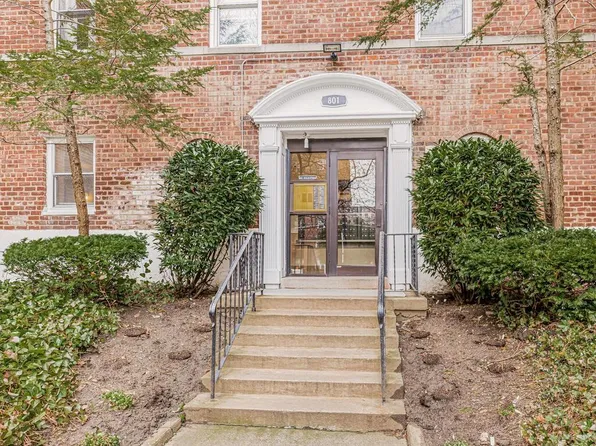 801 Bronx River Road #5J, Bronxville, NY 10708