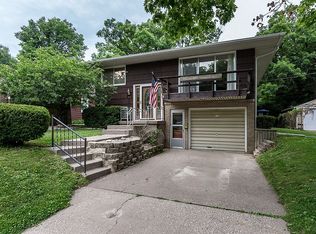 815 54 St B, Moline, IL 61265