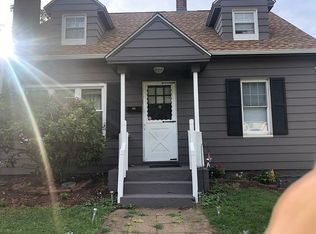 911 Pearl Lake Rd, Waterbury, CT 06706