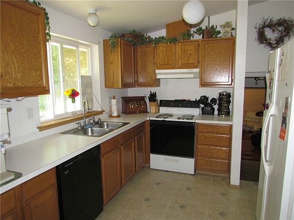 2nd image of 2810 Larkspur Dr
