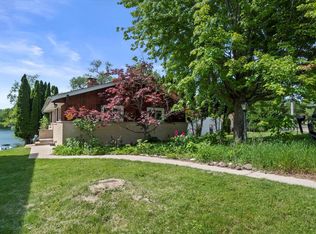 W330N6147 Hasslinger Dr, Nashotah, WI 53058