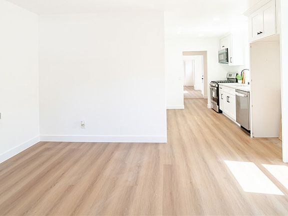 5th image of 13300 S Largo Ave