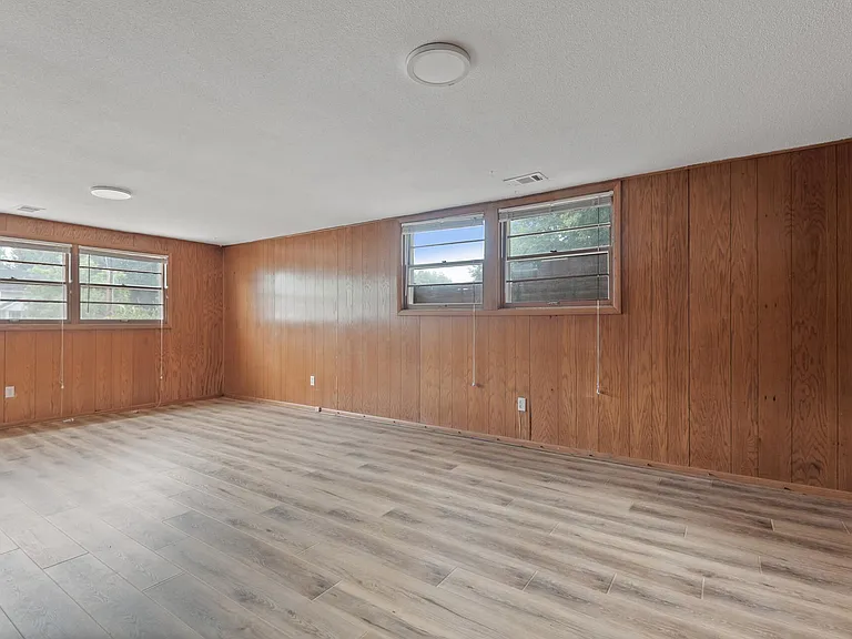 8542 Plymouth Ave N — Photo 9