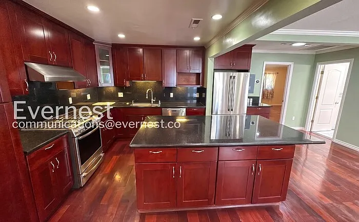 999 Loma Verde Ave — Photo 9