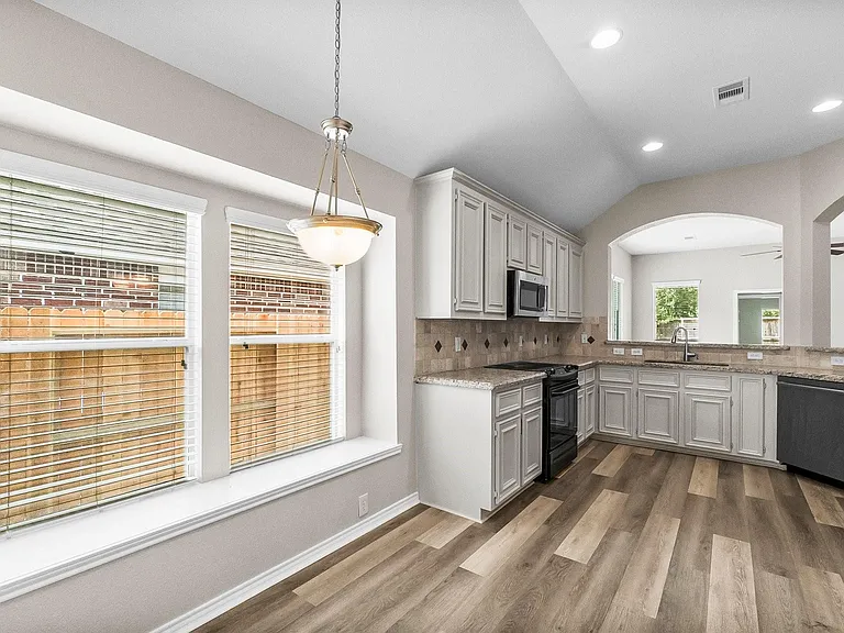 2419 Keegan Hollow Ln — Photo 10