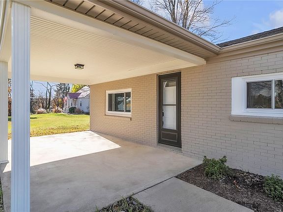 2nd image of 6819 Royal Dr