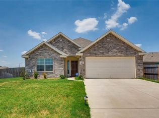 401 Stone Crossing Ln, Fort Worth, TX 76140