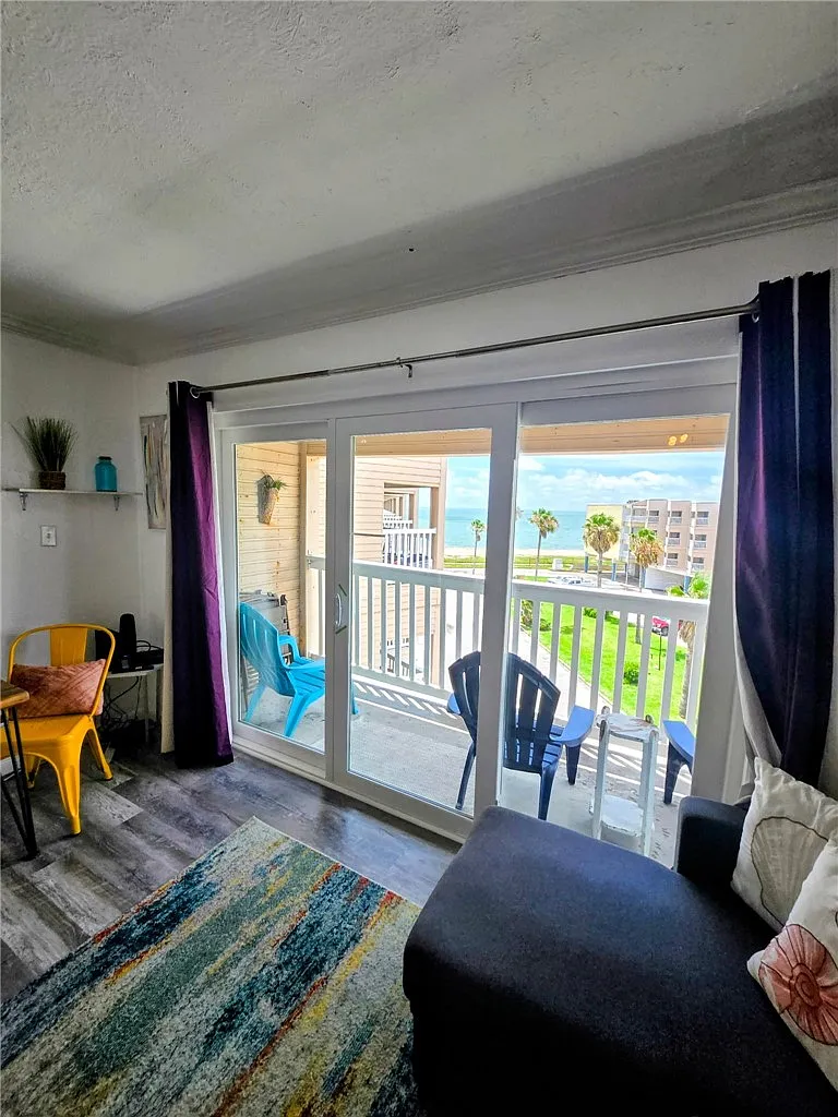1 bed, 420 sqft, $1,250 — Photo 4