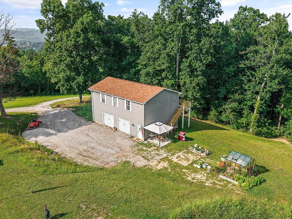 1st image of 834 Walker Rd