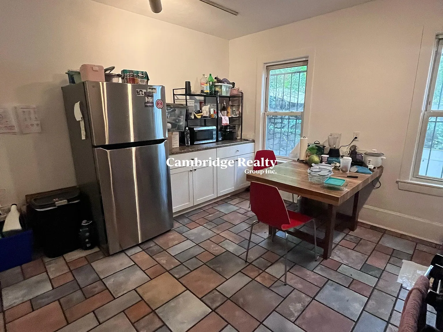 6 bed, 2.0 bath, $8,199 — Photo 2