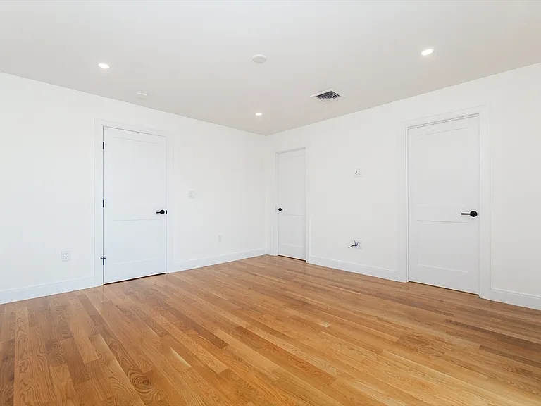 165 Campbell Ave #2 — Photo 37
